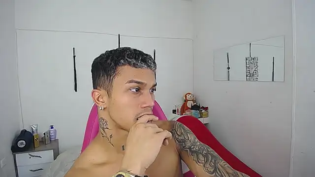 Leonard_Price live sex cam