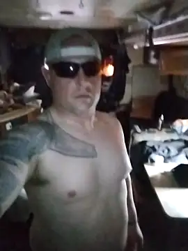 JoeyUhOh live sex cam