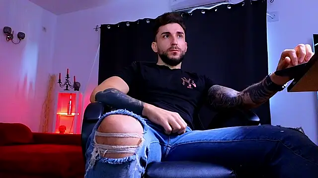 MightyAaron66 live sex cam