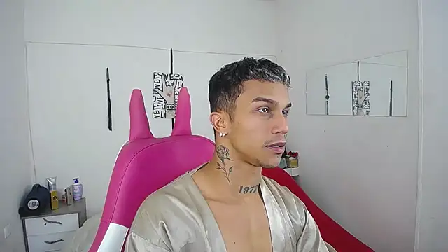 Leonard_Price live sex cam