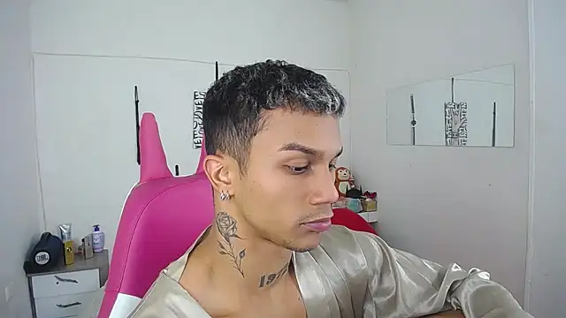 Leonard_Price live sex cam