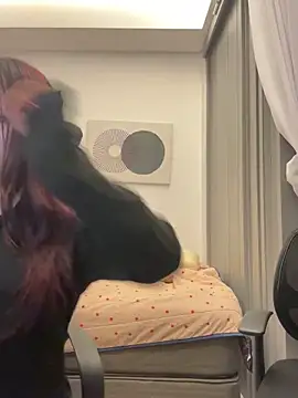 Nahomy_cute1 live sex cam