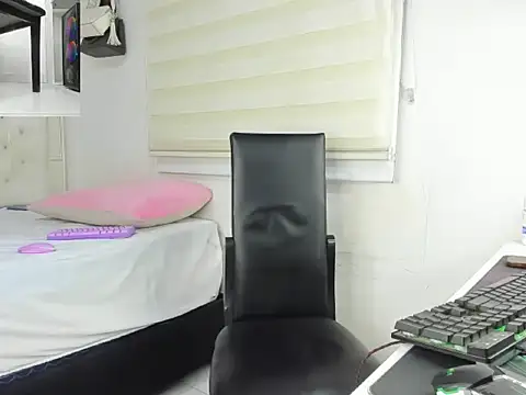 goddess_of_bitches live sex cam