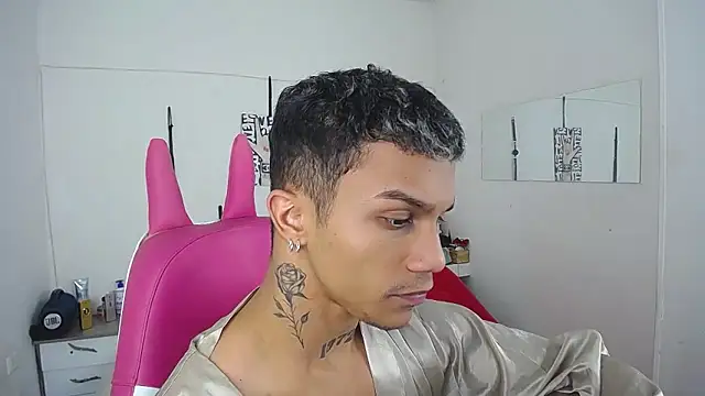 Leonard_Price live sex cam