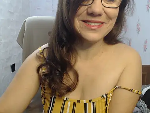 KittyyLaBeauty live sex cam