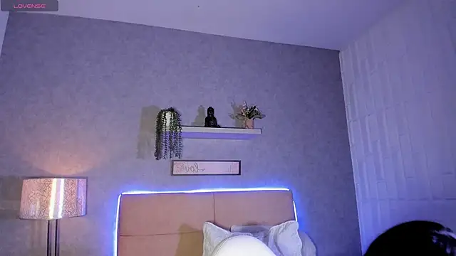 NattashaHotson live sex cam