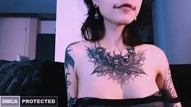 NaughtyLittleFox live sex cam