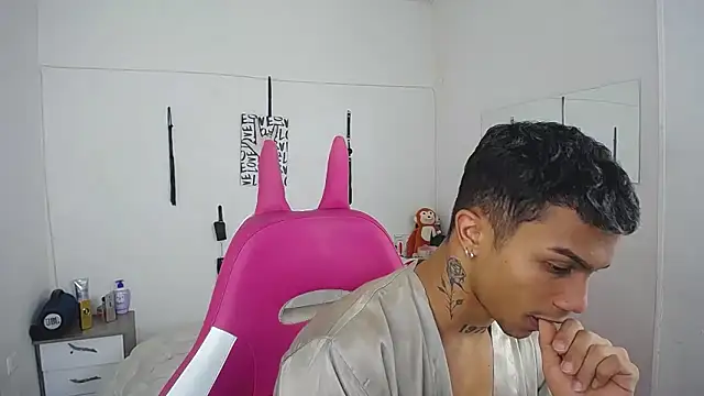 Leonard_Price live sex cam