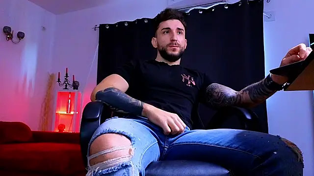 MightyAaron66 live sex cam