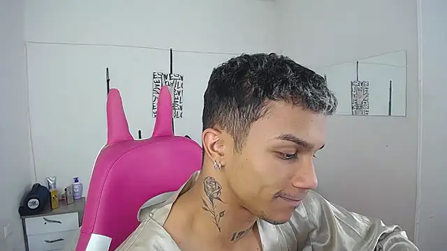 Leonard_Price live sex cam