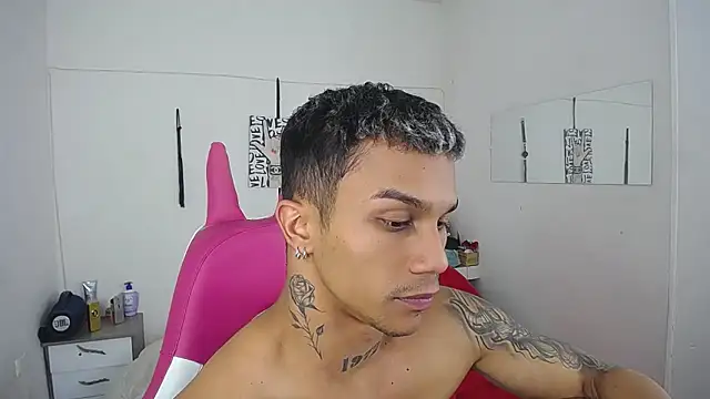 Leonard_Price live sex cam