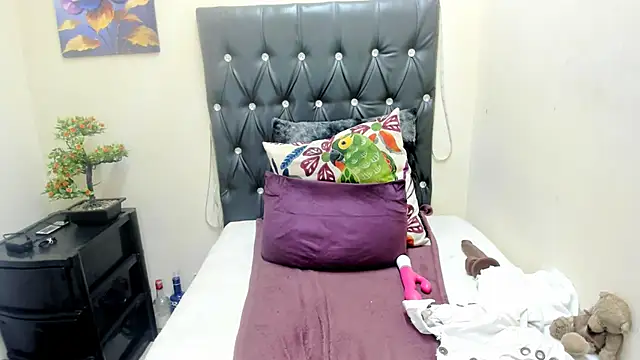 Temptressqeen live sex cam