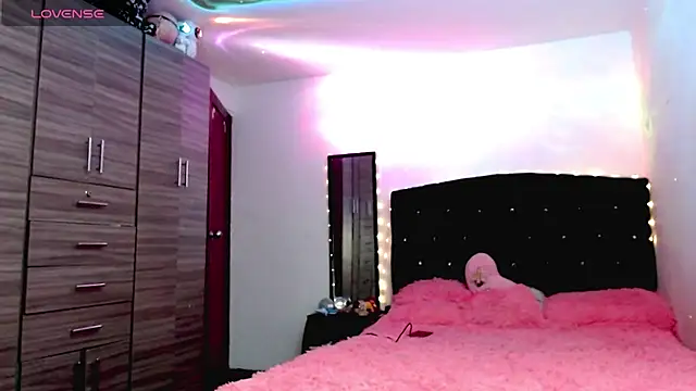 holy_juli live sex cam