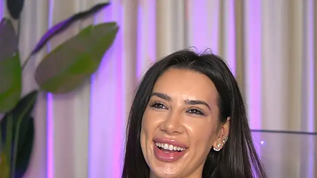 FoxieJullia live sex cam