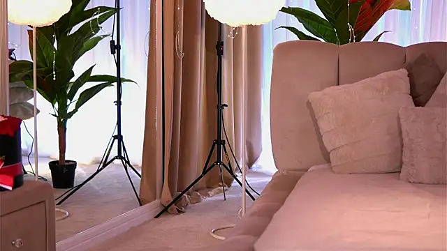 YasmineShaw live sex cam