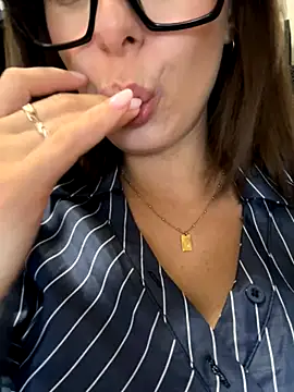 Hii_Lolla live sex cam