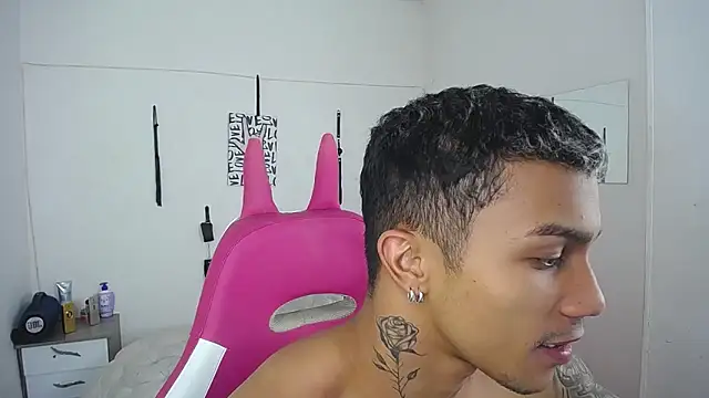 Leonard_Price live sex cam