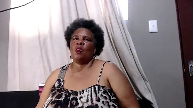 GrandBustyMelon live sex cam