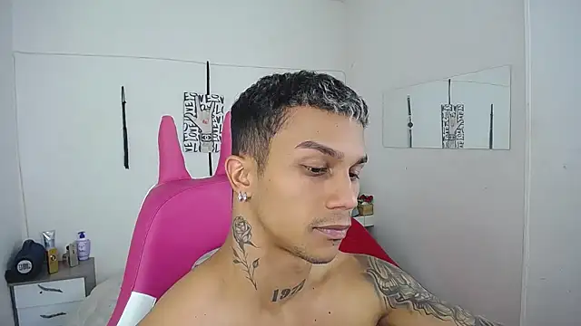 Leonard_Price live sex cam