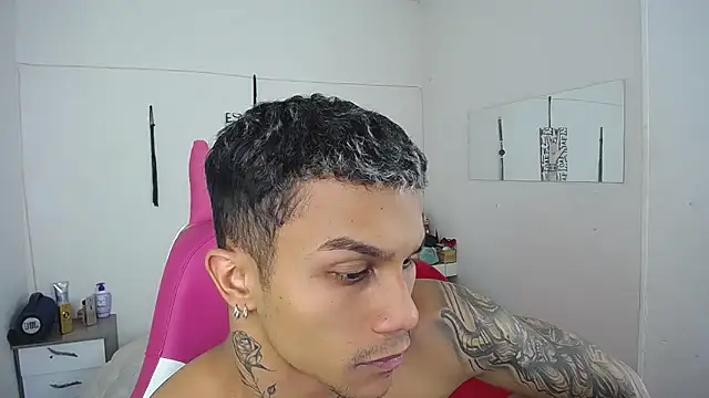 Leonard_Price live sex cam