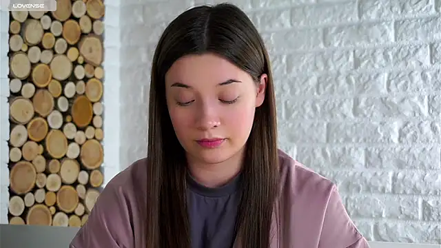 LowOncoming live sex cam