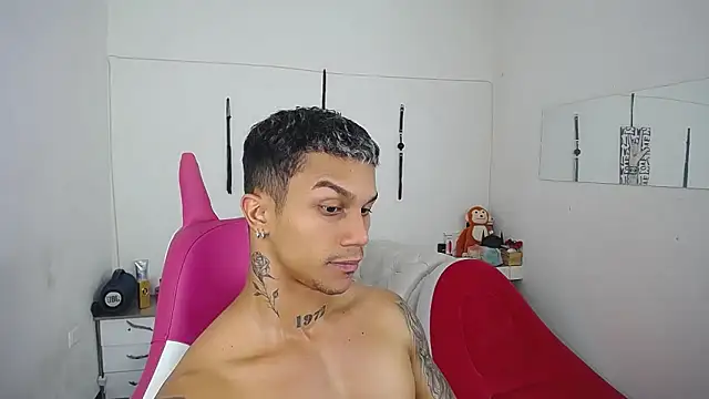 Leonard_Price live sex cam