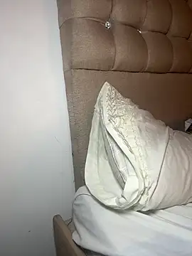 Jullieetta live sex cam