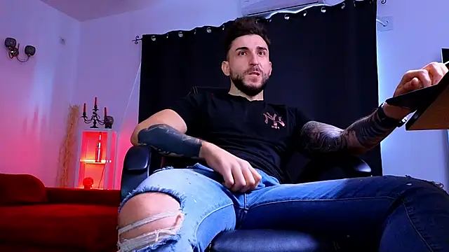 MightyAaron66 live sex cam