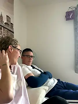 Curvy-Jinx live sex cam