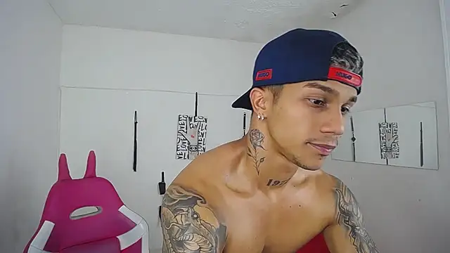 Leonard_Price live sex cam