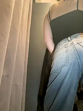 QuitieLia live sex cam