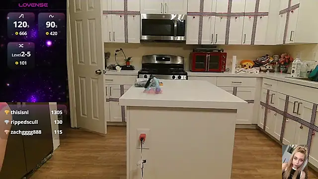 Blondiewithanass live sex cam