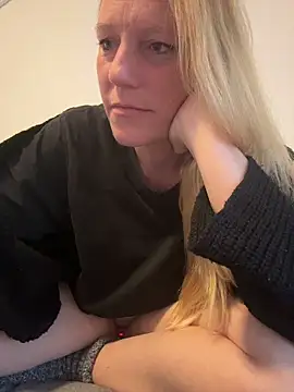 MoniqueLaFee live sex cam