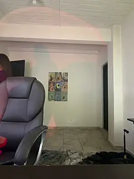 aly_golden_ live sex cam