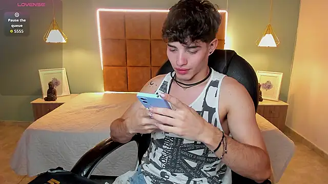 AlejooTwink live sex cam