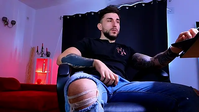 MightyAaron66 live sex cam