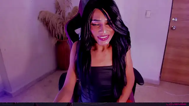 carolinemiller7 live sex cam