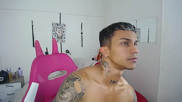 Leonard_Price live sex cam