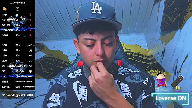 Kevin22_222 live sex cam