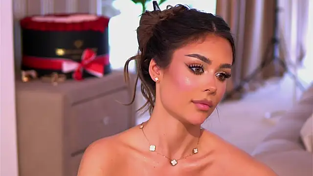 YasmineShaw live sex cam