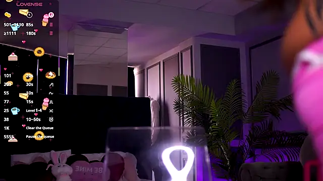 MissKiarra live sex cam