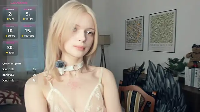 LaureMestler live sex cam