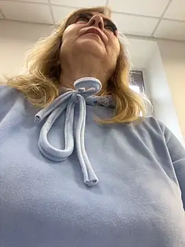 Irina2909@xh live sex cam