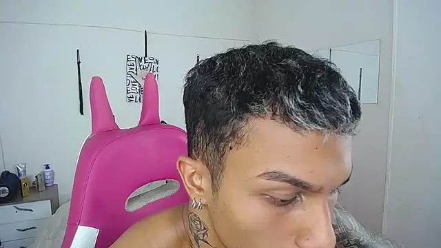 Leonard_Price live sex cam