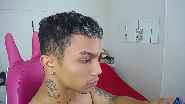 Leonard_Price live sex cam