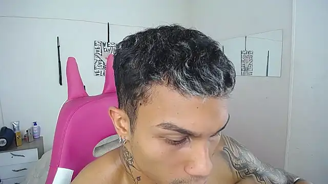 Leonard_Price live sex cam