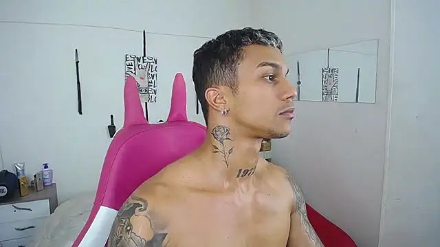 Leonard_Price live sex cam