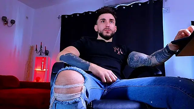 MightyAaron66 live sex cam