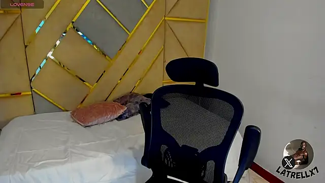 Latrellx7 live sex cam