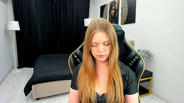 Strawberrye live sex cam